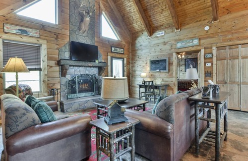 Branson Cedars Cabin | Stay at Uncle Buck`s Lodge | 4 Bed, 4 Bath