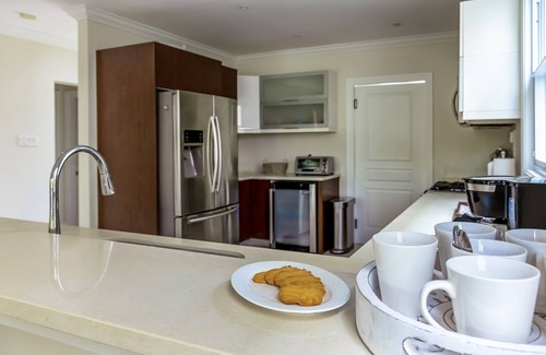 Lagoons House | STAY AWHILE - EXCLUSIVE HOME POOL GYM BEACH ACCESS