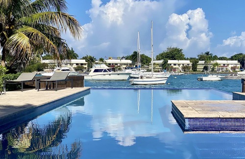 Lagoons House | STAY AWHILE - EXCLUSIVE HOME POOL GYM BEACH ACCESS