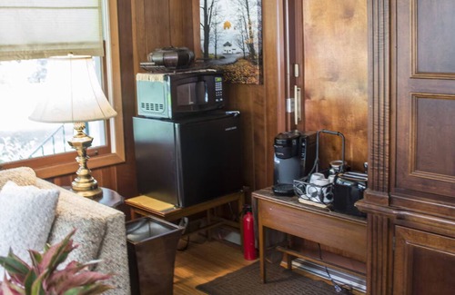 Town of Ledyard Apartment | Stay-cation In Charmified Village Guest House!