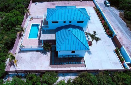 Leeward Settlement Apartment | Stay in a Long Bay Beach Villa with a Shared Pool