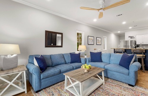 Gruene Condo | Stay in Gruene | Close to River, Gruene Hall +Pool