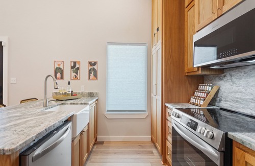Waco House | Stay in Luxury! Near Baylor University and Silos! Brand New Home!