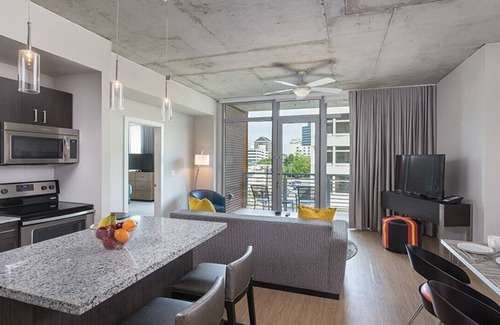 Civic District Hotel | Stay In Luxury @Worldmark Austin For SXSW 2023! - Deluxe StudioA