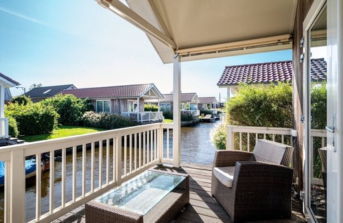 Akkrum House | Stay in our cozy Meine 4 luxury chalet with a private dock and sauna.