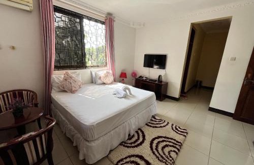 Dar es Salaam Cabin | Stay In Style Lodge