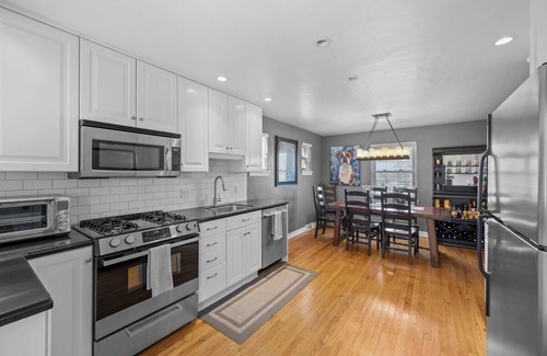 Oakmont House | Stay in the Heart of Oakmont – Walk to the 2025 U.S. Open!