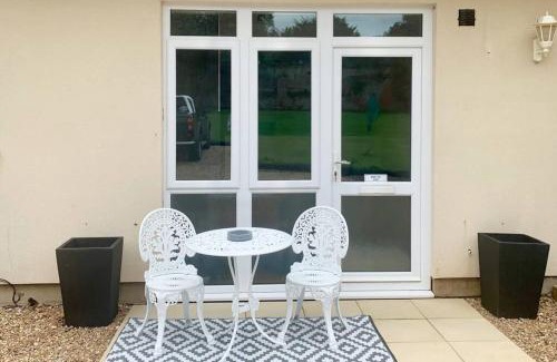 Wimborne Apartment | Stay on the grounds of this beautiful Manor house