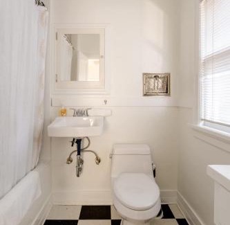 Hosford-Abernethy Apartment | Stay Portland - 1892 Bohemian Dream Studio in Ladd's Addition