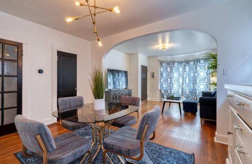 Hosford-Abernethy Apartment | Stay Portland - Glamourous Old Hollywood Apartment - 92 WalkScore