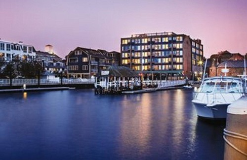 Newport Resort | Stay right on Thames Street -The heart of Newport- ON the Water