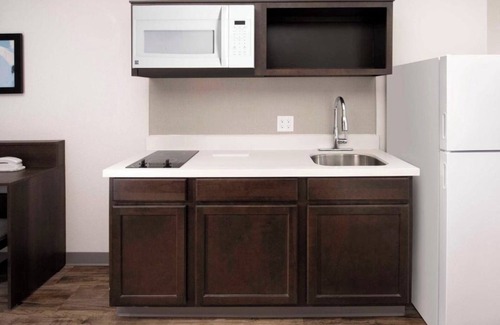 Austin Hotel | Stay Together, Group-Friendly Compound Near Austin Highlights – 4 Queen Units