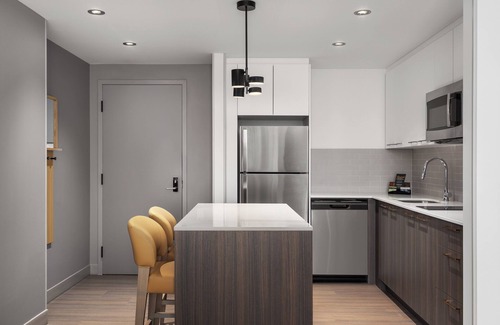 Saint-Laurent Hotel | Staybridge Suites Montréal Airport - St-Laurent by IHG