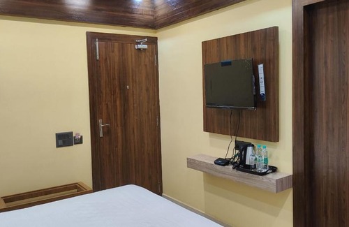 Deoghar Hotel | STAYMAKER Hotel Bhagwan - Only Indian Citizens Allowed