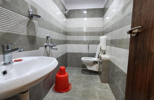 Deoghar Hotel | STAYMAKER Hotel Bhagwan - Only Indian Citizens Allowed