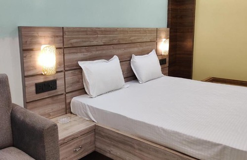 Deoghar Hotel | STAYMAKER Hotel Bhagwan - Only Indian Citizens Allowed