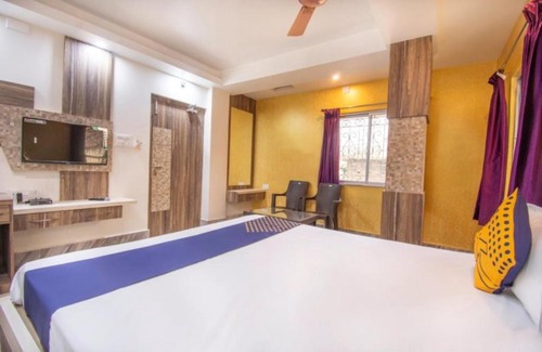 Rampur Hat Hotel | STAYMAKER Rajeshwari Inn