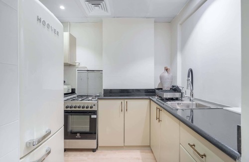 Jumeirah Village Triangle Apartment | StayShort - Cozy Apartment in JVT Sleeps 4 with Balcony