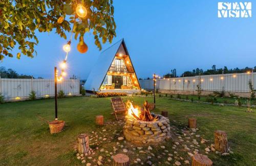 Chandak Villa | StayVista at 2BR A Frame Mountain House in Srinagar with Lawn, Bonfire, BBQ