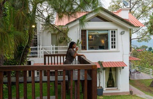 Kasauli Villa | StayVista at Bellevue with Outdoor Jacuzzi