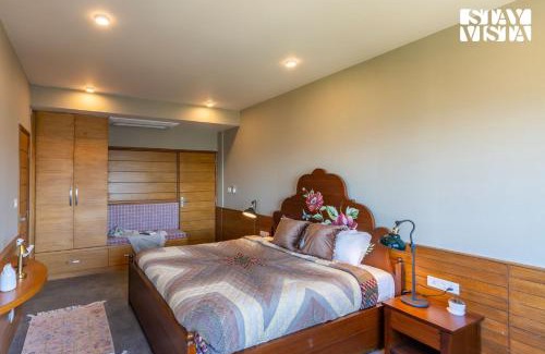 Shimla Villa | StayVista at Grove - Elysium Estate with Hill View, Lawn