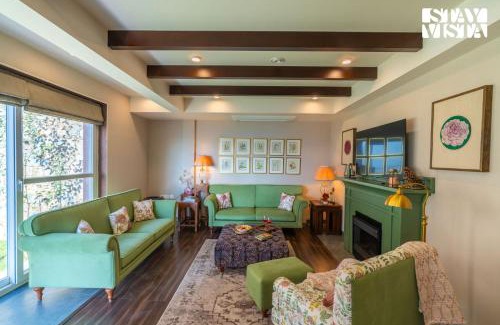 Shimla Villa | StayVista at Grove - Elysium Estate with Hill View, Lawn