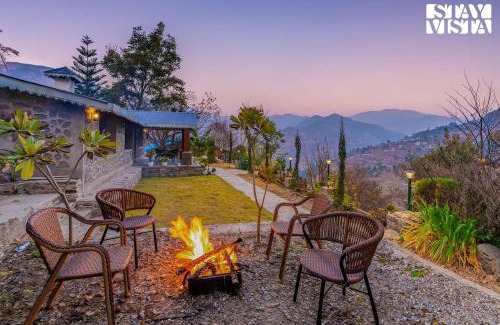 Rajgarh Villa | StayVista at Juneo Orchards 3BR with bonfire at Rajgarh Kasauli