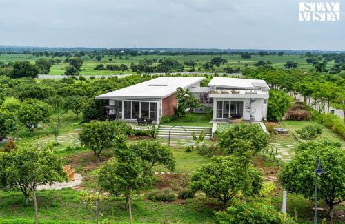 Vikarabad Villa | StayVista at Lazy Mango with Bonfire, Bathtub