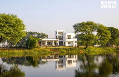 Rau Villa | StayVista at Lotus by the lake with Pool, BBQ & Lawn