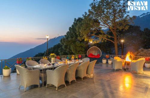 Kasauli Villa | StayVista at Ridge of Twilight Luxury 4bhk with Jacuzzi, Bonfire, BBQ in Kasauli
