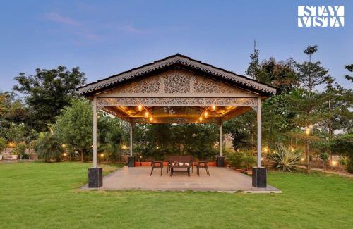 Hingana Villa | StayVista's Green Embrace - Villa in Bor Tiger Reserve with Swimming Pool, Rainshower, Terrace & Lawn