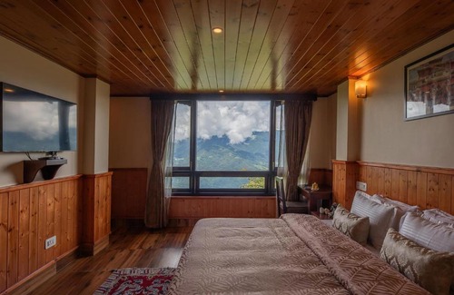 Gangtok Apartment | StayVista's Himalayan Horizon - Mountain & Valley-View Apartment with Heater