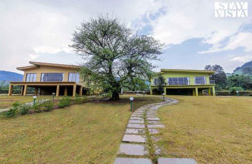 Kurvande Hostel | StayVista's Shivom Villa 8 - A Serene Escape with Views of the Valley and Lake