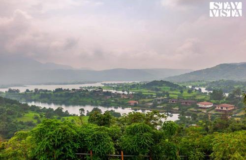 Kurvande Hostel | StayVista's Shivom Villa 8 - A Serene Escape with Views of the Valley and Lake