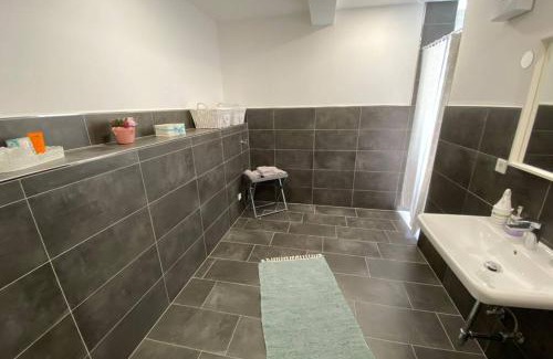 Kernstadt Apartment | STAYWELL XXL Für 7 I Parkplatz I Küche I Netflix