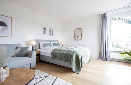 Dietikon District Apartment | STAYY Sky Studio near Limmattal Hospital - contactless check-in