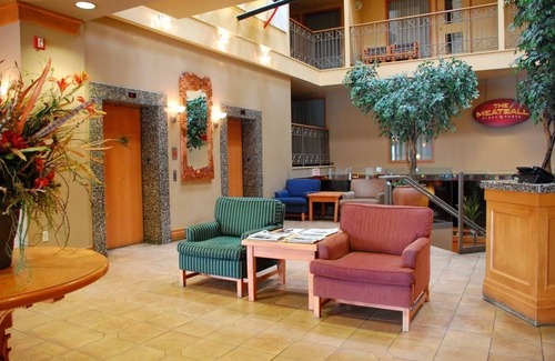 Banff Apartment | Steam Room + Pools | Chalet-Inspired Room in Banff