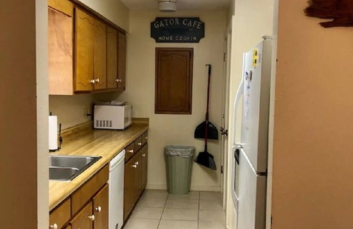 Steinhatchee Resort | Steinhatchee Landing Resort-River House B #18-Boat Dock-*THIRD NIGHT FREE*