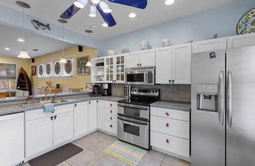 Steinhatchee Resort | Steinhatchee Landing Resort-Lazy Daisy #37-Dog Friendly *THIRD NIGHT FREE*