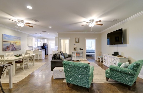 Holiday Beach House | Stella by the Sea on Thomas Dr Across the Street from the Beach!