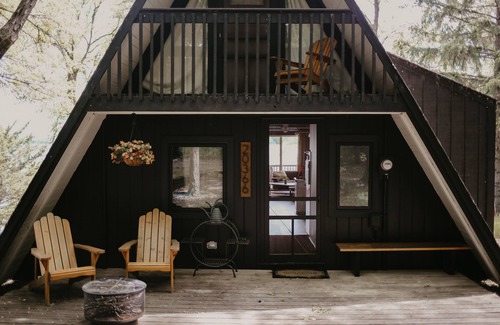 Richmond Cabin | Step Back in Time: Cozy Lakeside Retreat Vintage A-Frame Cabin on Horseshoe Lake