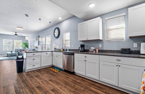 Denver Heights Cottage | Step Into Comfort in This 3br/2ba Downtown Retreat