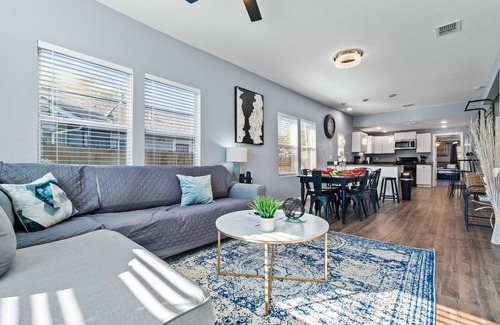 Denver Heights Cottage | Step Into Comfort in This 3br/2ba Downtown Retreat