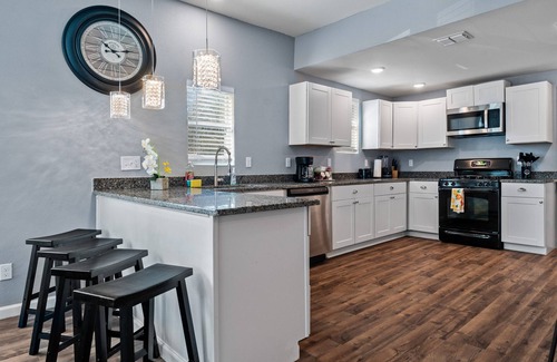 Denver Heights Cottage | Step Into Comfort in This 3br/2ba Downtown Retreat