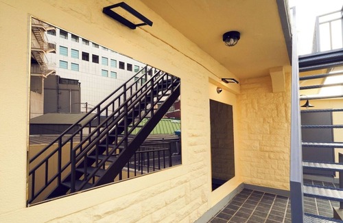 Jangchung-dong House | Steps away from DDP,Airport Bus,Shopping Malls & More