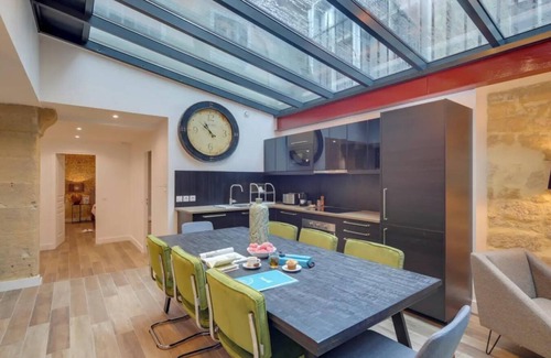 2nd Arrondissement Apartment | STEPS AWAY FROM THE LOUVRE, GALERIES LAFAYETTE , PALAIS GARNIER –RUE DU SENTIER