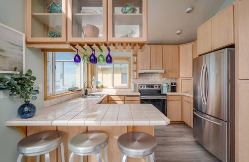 Oregon Coast Cottage | Steps From Beach! BeachView, HotTub @pinpointstays