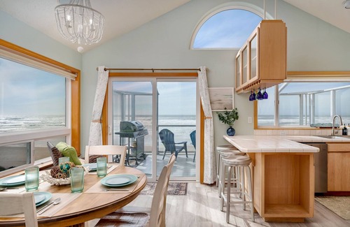 Oregon Coast Cottage | Steps From Beach! BeachView, HotTub @pinpointstays