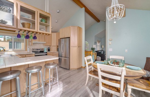 Oregon Coast Cottage | Steps From Beach! BeachView, HotTub @pinpointstays