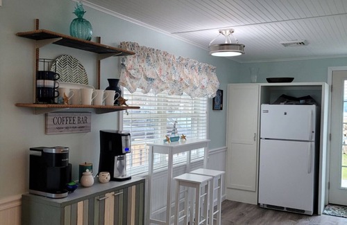 Dunkirk Cottage | Steps from the beach, Lakeview with Hot Tub